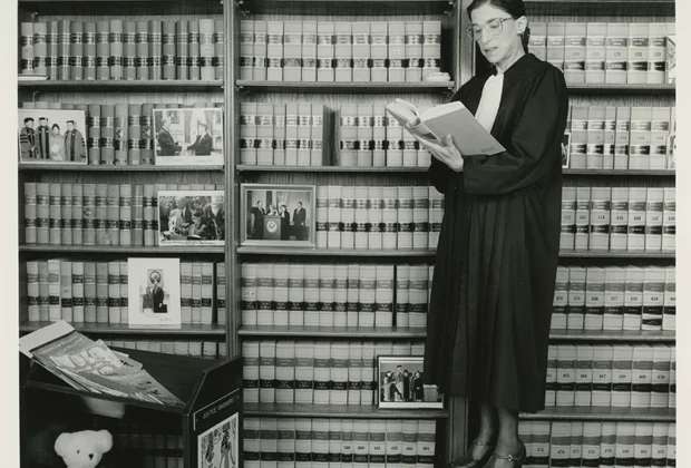 Ruth Bader Ginsburg: jueza de la Corte Suprema y defensora de la igualdad de género.